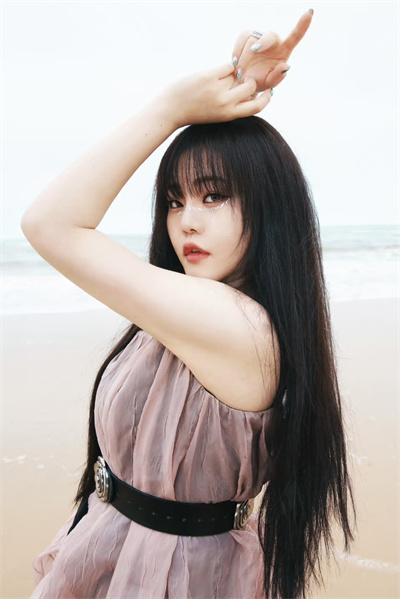 1750394453811328.jpg 杨默依狐狸4.jpg