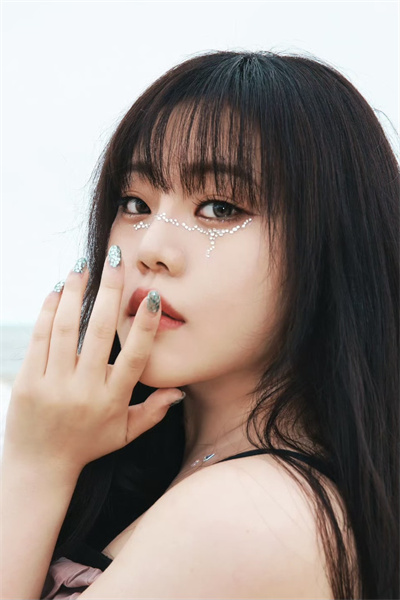 1750394457299585.jpg 杨默依狐狸5.jpg